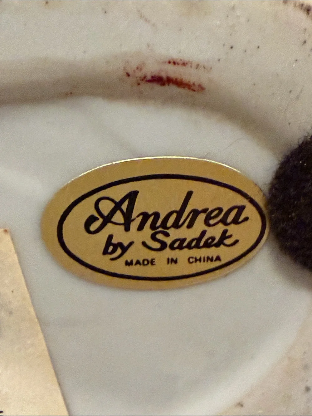 Andrea By Sadek White and Gold Porcelain Decorative Vase